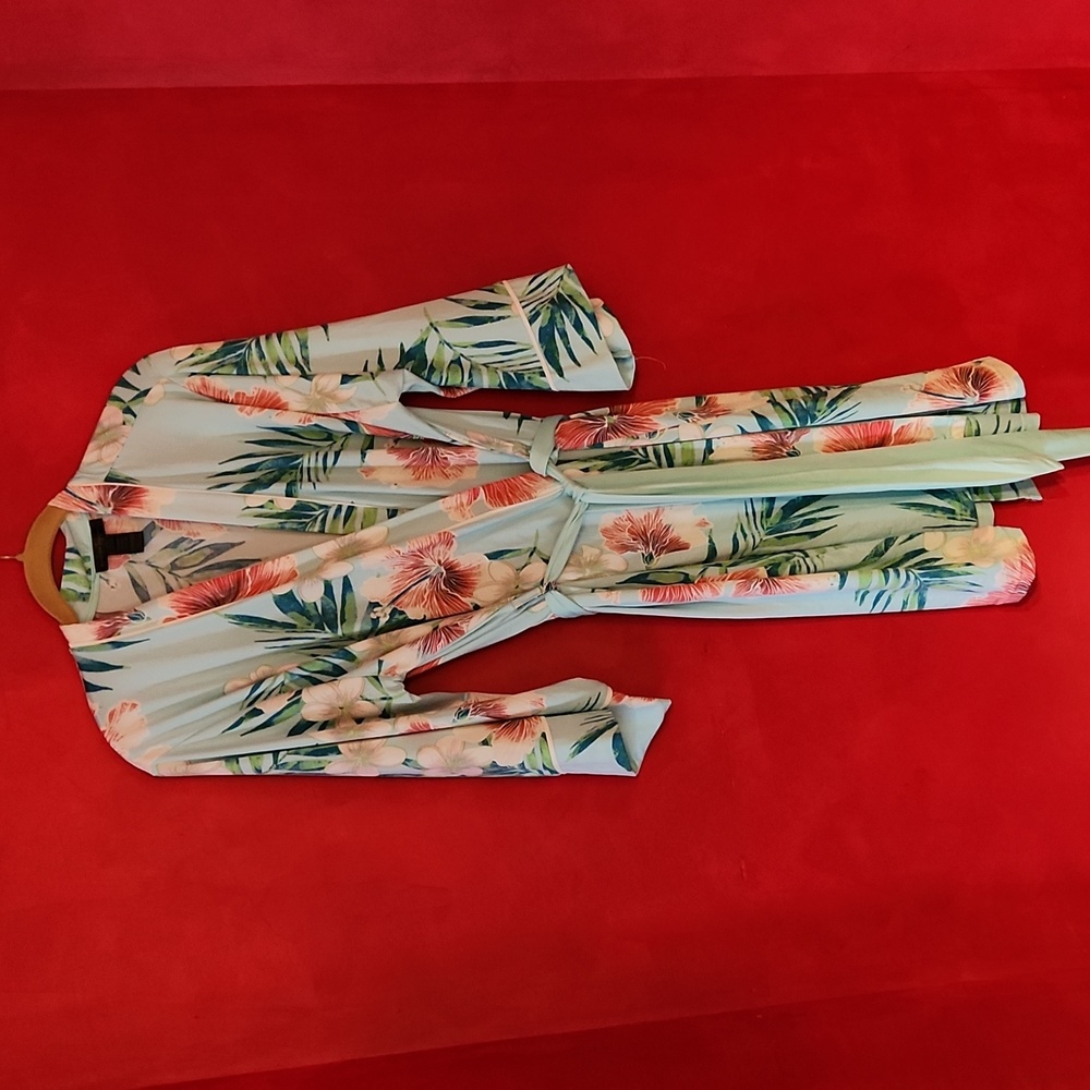 *CLEARANCE* Nanette Lepore Hawaiian Flower Robe Size Small